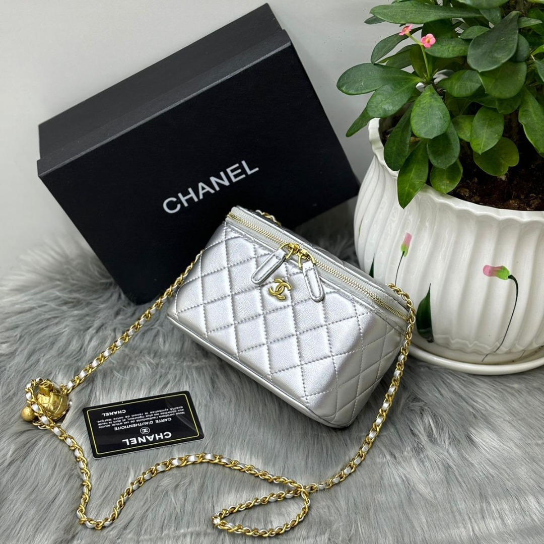 Chanel Women’s Designer Handbag | Luxury Quilted Chain Bag | Premium Fashion for Dubai